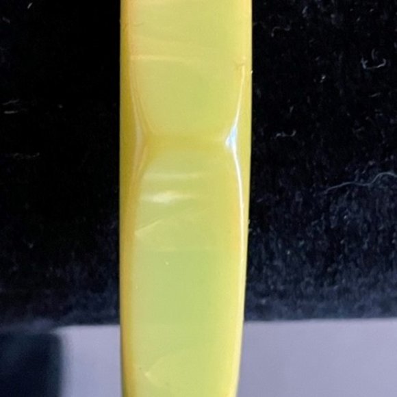 Bakelite Lime Green Hexagonal Bangle Bracelet Hints of Yellow Marbling 1/2 inch - Picture 5 of 10